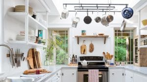 15+ Tidy Kitchens That Will Inspire You To Show Off Your Cookware