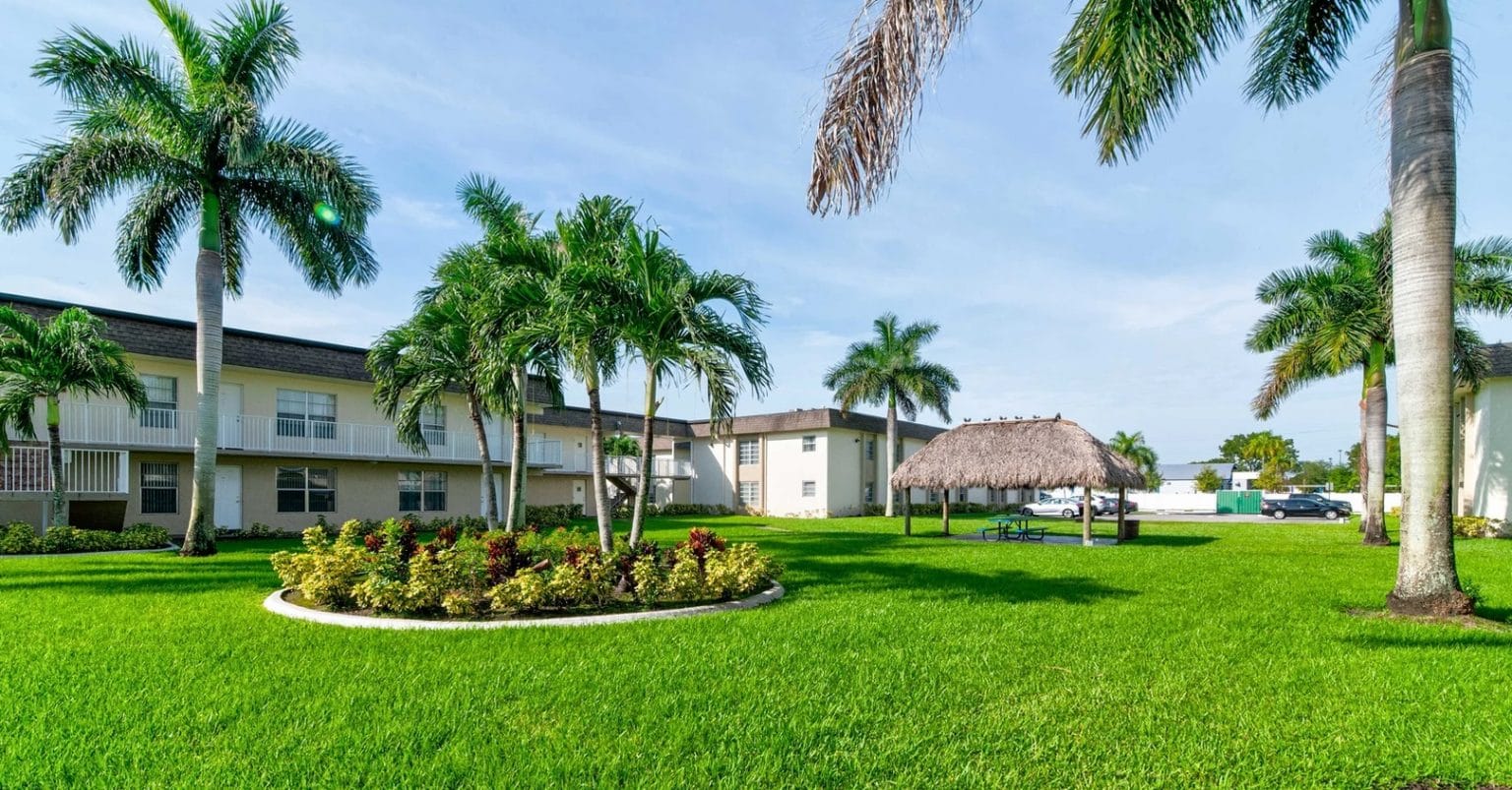 Lauder Ridge Garden Apartments - Apartment Homes Florida